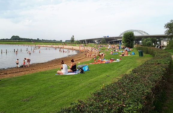 Toiletten bij recreatieplas de Put bij Vianen weggehaald