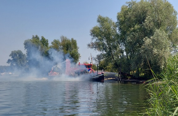 Brand op boot in Redichemse Waard leidt tot vragen