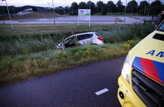 Man raakt de macht over het stuur kwijt op de Schaarsdijkweg in Tiel