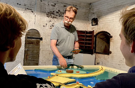 Vrijwilligers ontwikkelen maquette van Fort bij Asperen