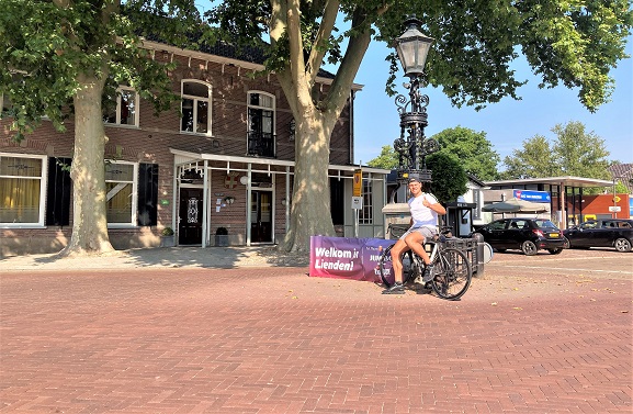 Lienden kleurt rood en geel bij doorkomst van Vuelta