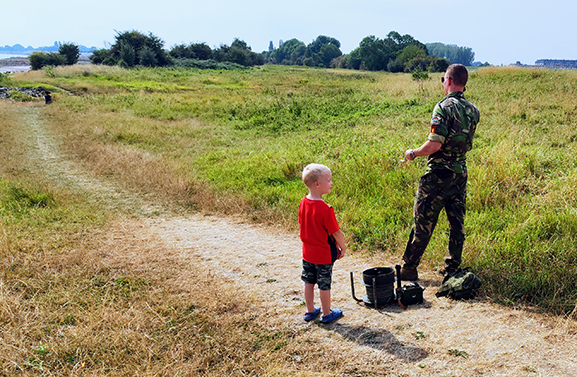 Jinse Vos helpt EOD in Tiel