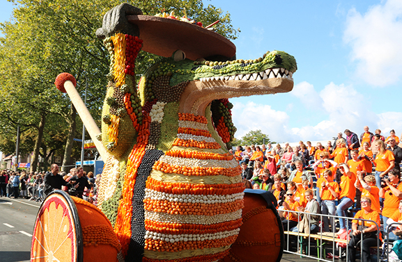 Blinden kunnen jubileumeditie Fruitcorso via een tolk beleven