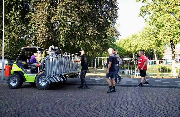 Voorbereidingen voor het leggen van de fruitmozaïeken in Tiel zijn begonnen