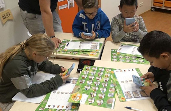 Kinderen krijgen les over geld: 'Is jullie bank al een keer beroofd?'