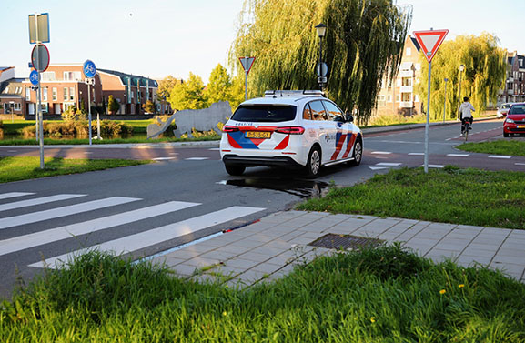 Vrouw geschept door een auto op de Zijderupsvlinderlaan in Culemborg