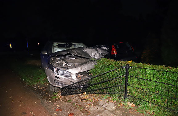 Drie gewonden bij botsing personenauto's in Lienden