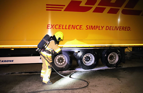Mogelijk brandstichting bij DHL trailer op bedrijventerrein Kellen