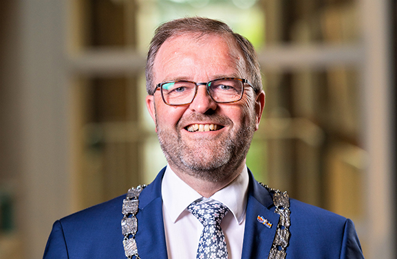 Bestuurders beschouwen 4 - Burgemeester Servaas Stoop van West Betuwe