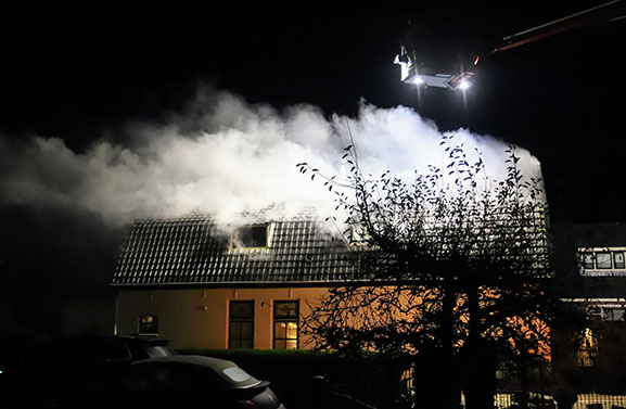 Woningbrand aan de Bergakker in Kapel-Avezaath opgeschaald naar grote brand