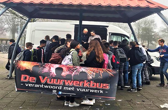 De ‘Vuurwerkbus’ is terug van weggeweest
