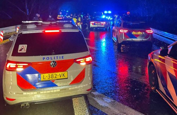 Politie achtervolgt gestolen auto vanaf Tiel tot Duitsland