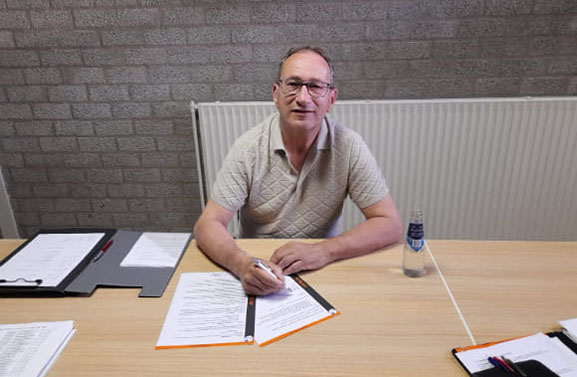Trainer Arie Kraaijveld stopt als trainer bij sv Buren