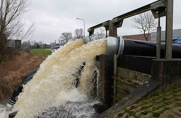 Geen extra pompen meer nodig voor Linge, waterpeil daalt