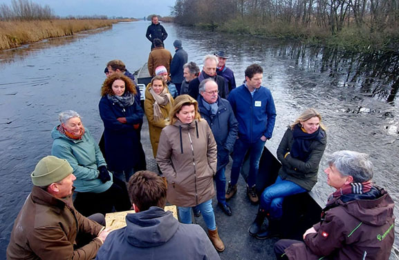 Minister Van der Wal leert alles over de kwetsbare natuur