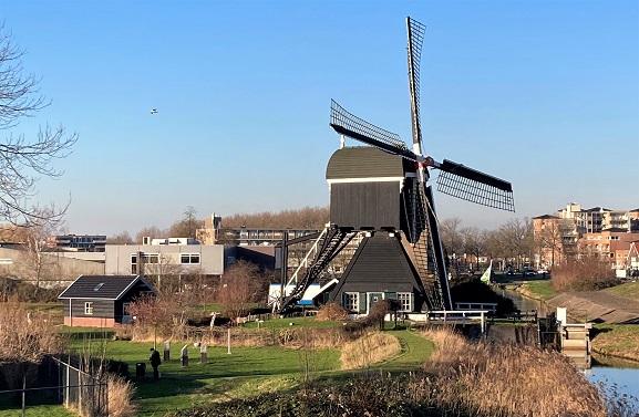 Molen Ter Leede in Leerdam krijgt nieuwe lik verf