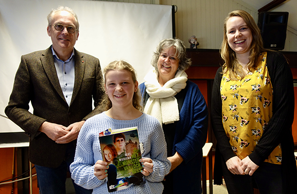 Lydia en Sophie winnen de Voorleeswedstrijd voor Vijfheerlanden