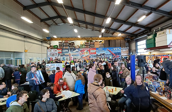 Bezoekers uit hele land voor LEGO-beurs in Beesd