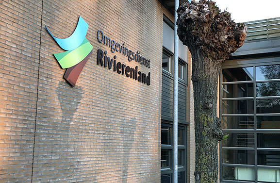 Ambtenaren zien grote fouten bij inhuur personeel, maar directie zet door