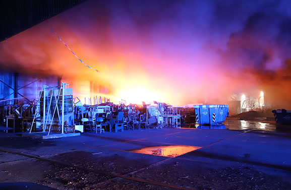 Brand in loods van de Stichting Vrienden van Suriname in Tiel