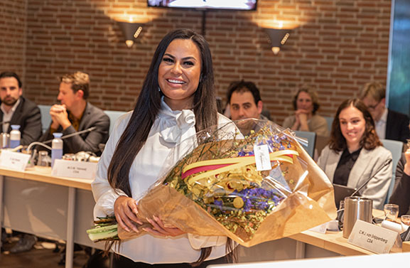 Shalandra Hitipeuw geïnstalleerd als wethouder in gemeente Vijfheerenlanden