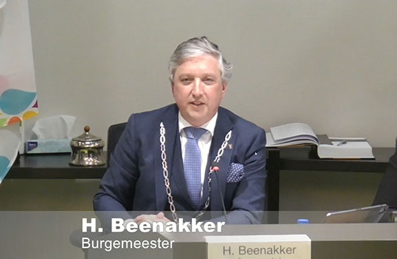 Hans Beenakker stopt over 9 maanden als burgemeester van Tiel