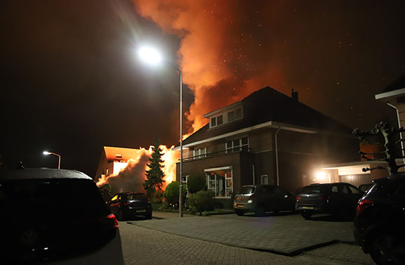 Drie schuurtjes gaan in vlammen op aan de Duifkruid in Tiel