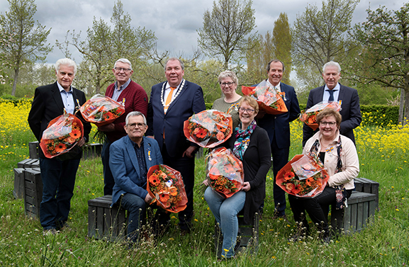 Acht Koninklijke onderscheidingen in Buren