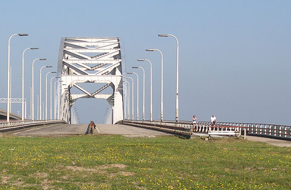 Lampen oude Lekbrug krijgen nieuwe eigenaar