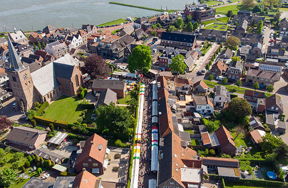Opnieuw drukbezochte rommelmarkt in Ameide
