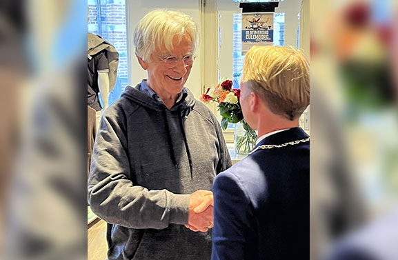 Rieks Hoogenkamp ontvangt de Culemborgse stadsspeld