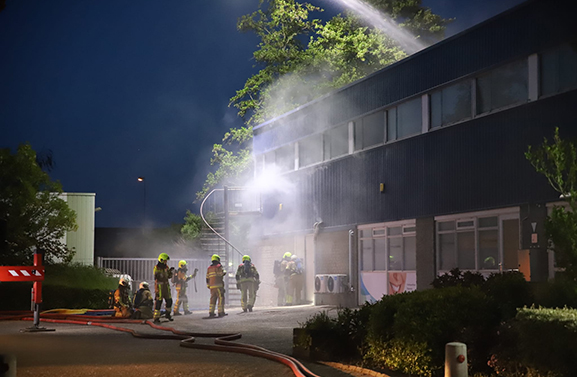 Grote brand in bedrijfsverzamelgebouw aan de Textielweg in Culemborg