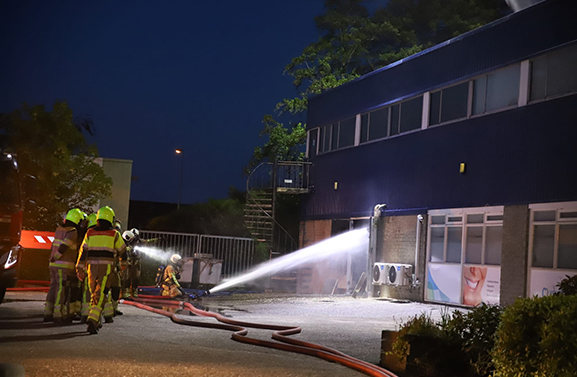 Grote brand in bedrijfsverzamelgebouw aan de Textielweg in Culemborg