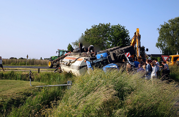 Gewonde bij kantelen tractor met giertank in Lienden