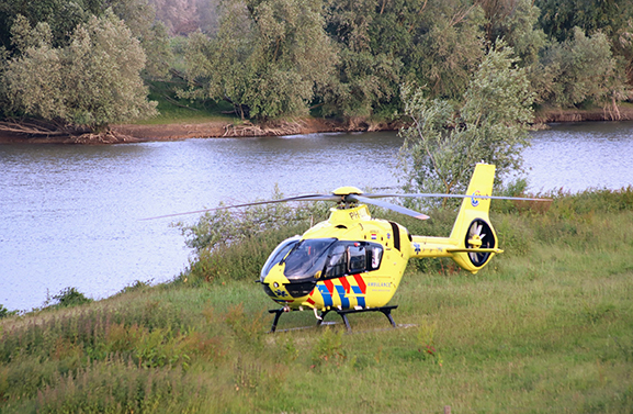 Man valt van fiets, traumahelikopter komt ter plaatse in Zennewijnen