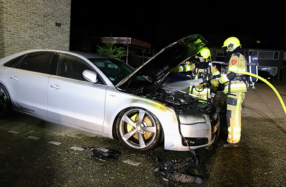 Autobrand op de Hennepe in Tiel