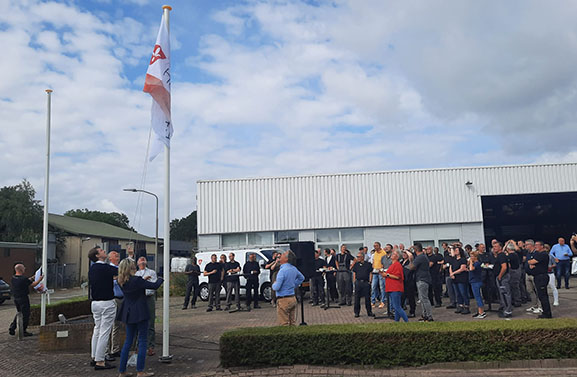 Vlag uit in aanloop naar 100-jarig bestaan Hermeta in Asperen