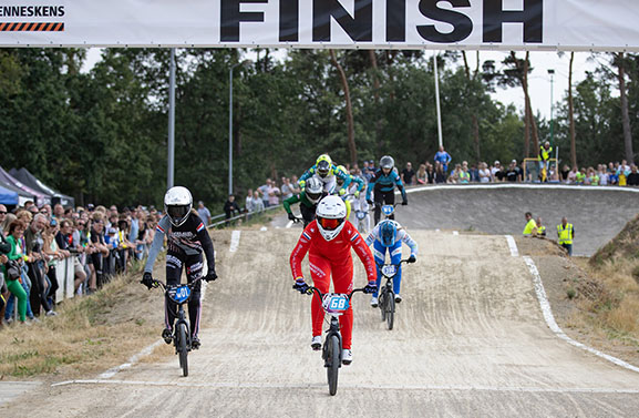 Twee NK-titels voor Culemborgse BMX-er Jill Vogelpoel