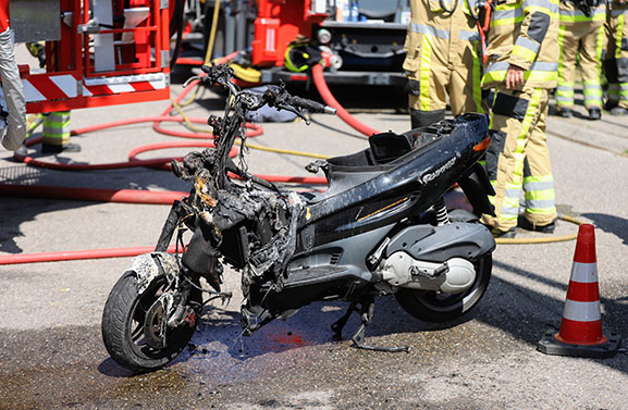 Schade bij grillroom Pyramide in Beusichem door scooterbrand