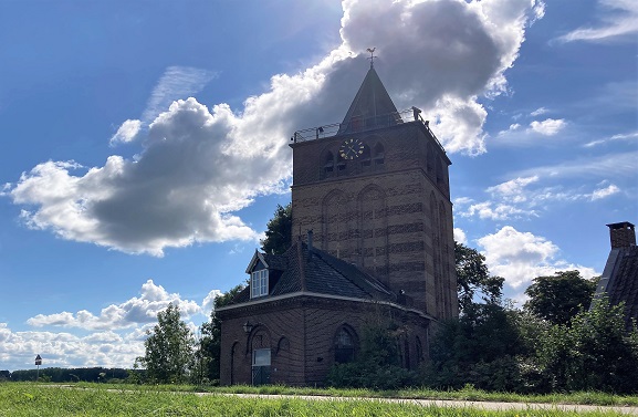 Markante gebouwen 13: De Dikke Toren in Varik