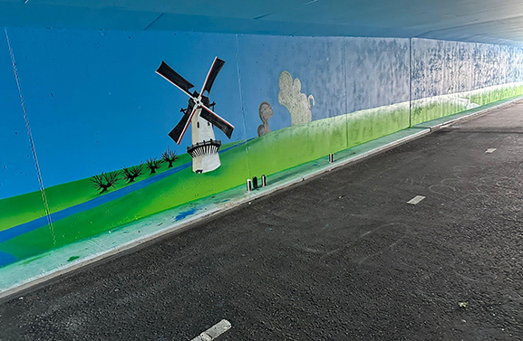 Graffitikunstwerk beklad in fietstunnel