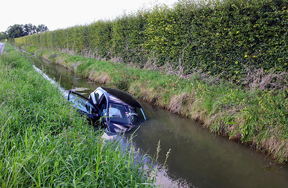 Botsing op de Esterweg in Opijnen