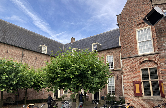 Weeshuismuseum publiceert boek ‘Wij waren wees’ over vroegere bewoners