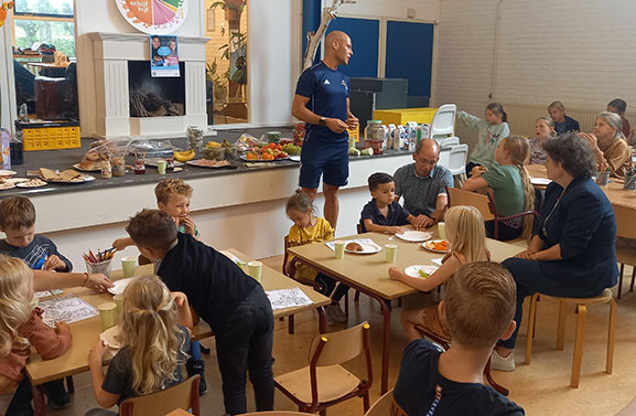 Geslaagde aftrap campagne Trommel zonder Rommel bij basisschool de Wiekslag