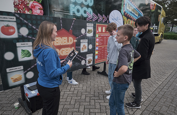 Leerlingen ervaren onmisbare rol logistiek tijdens Logistieke Roadshow