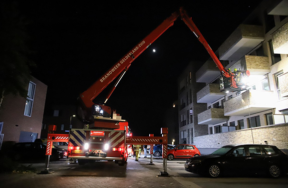 Brand op balkon van nieuw appartementencomplex aan de Tinnegieter in Tiel