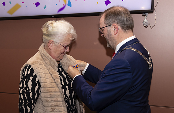 Koninklijke onderscheiding voor mevrouw Kardol