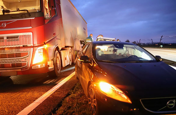 Veel vertraging door ongeval op de A15 bij Herwijnen