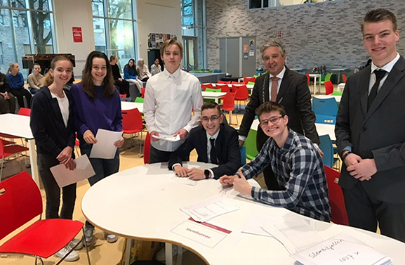 PVV grote winnaar bij scholierenverkiezingen Lingecollege lyceum