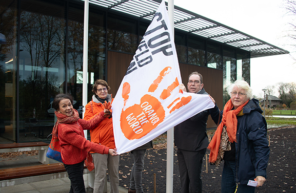 Gemeentehuis West Betuwe kleurt tijdelijk oranje